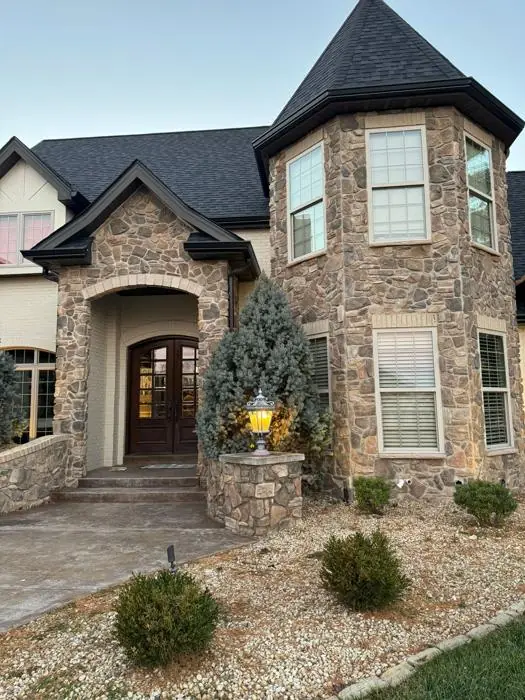 St. Louis area home with seamless gutters and downspouts